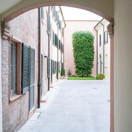 Loveflat A Pochi Passi Dal Castello Estense Ferrara Exterior photo