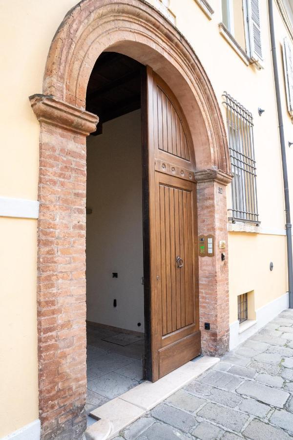 Loveflat A Pochi Passi Dal Castello Estense Ferrara Exterior photo